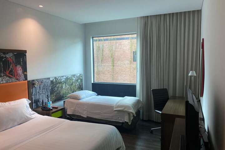 Room 12 of 68