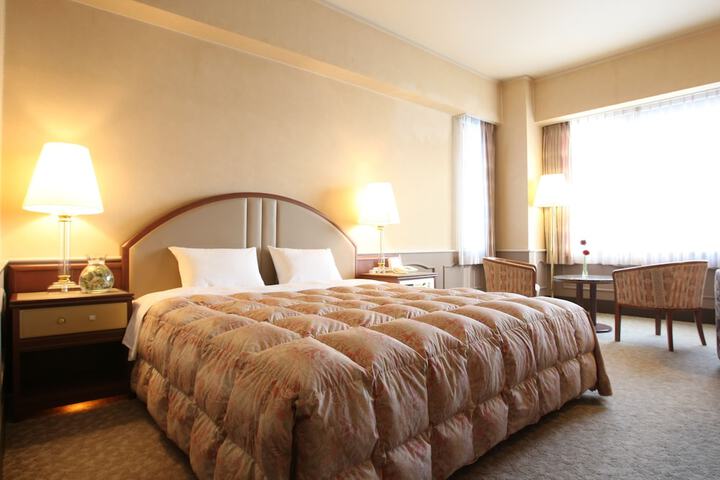 Room 10 of 93