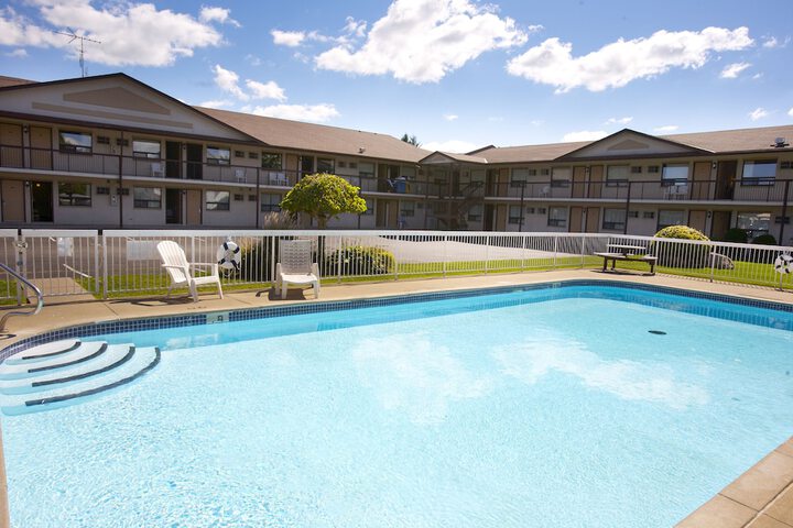 Hotel with Pool