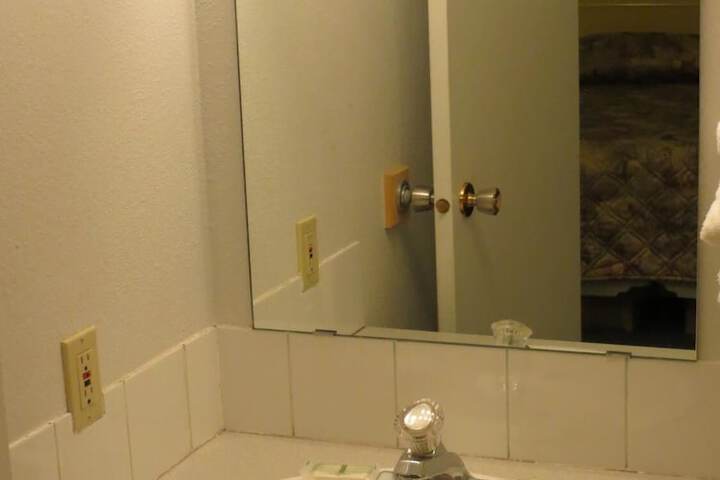 Room 27 of 34