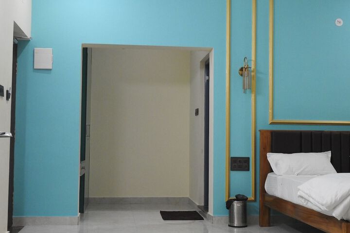 Room 4 of 17