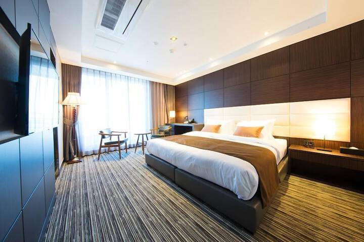 Room 2 of 13