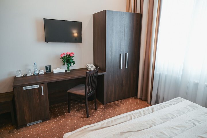 Room 16 of 82