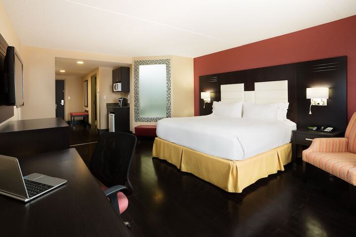 Room 7 of 33