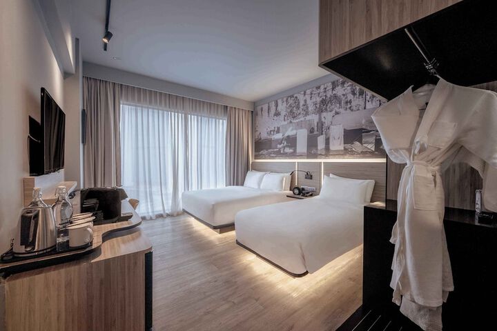 Room 4 of 39