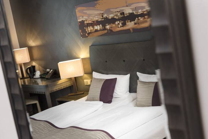 Room 4 of 42