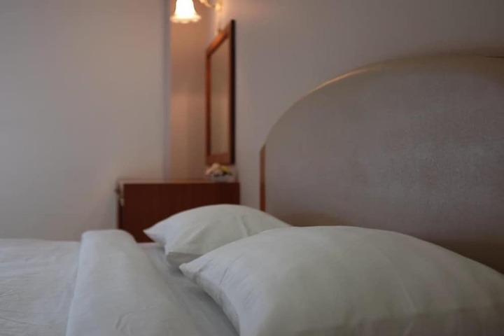 Room 9 of 20