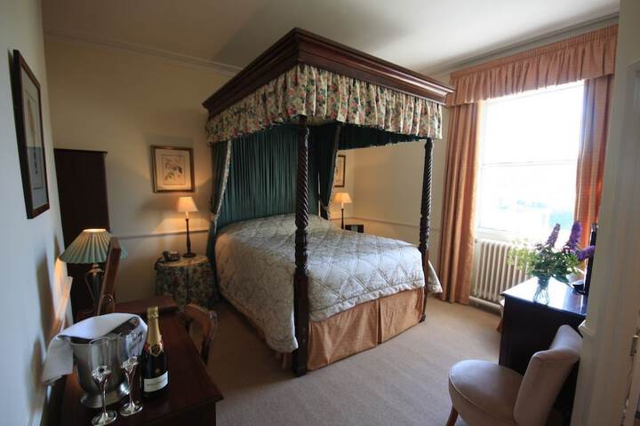 Room 3 of 61