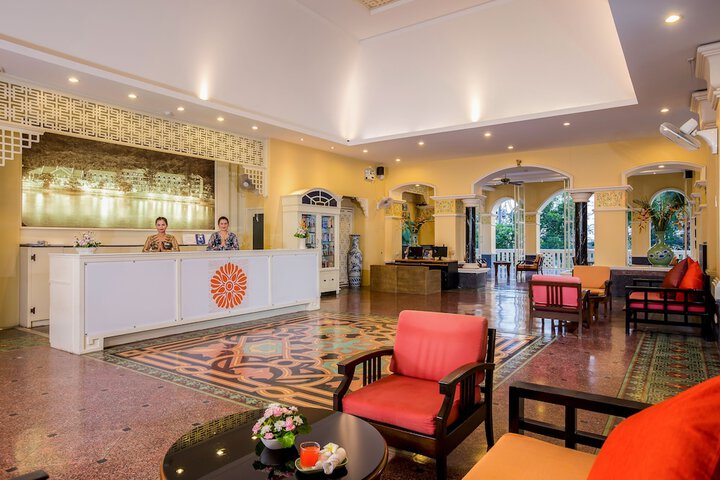 Entrance & Lobby