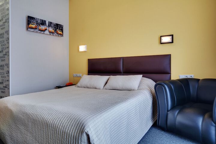 Room 13 of 170