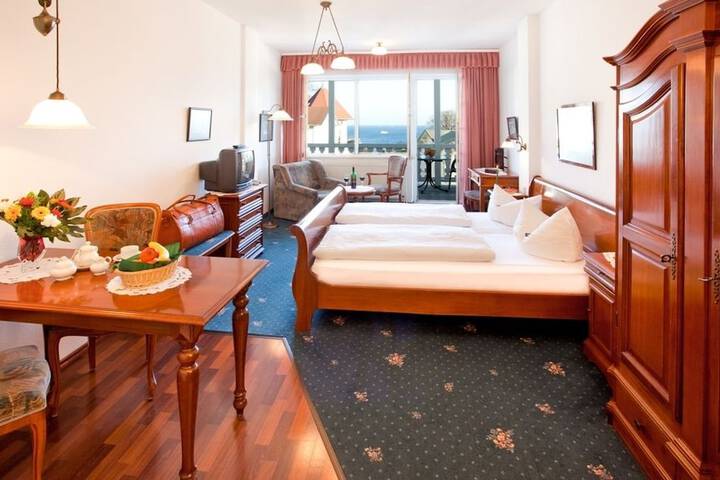 Room 3 of 60