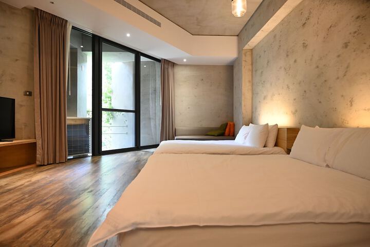 Room 16 of 76