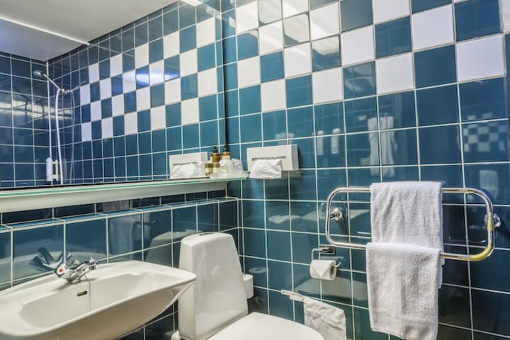 Room 26 of 100