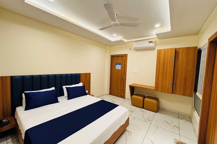 Room 12 of 38