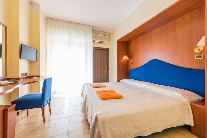 Room 8 of 30
