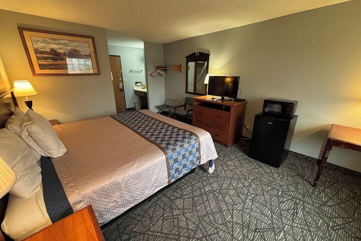 Room 6 of 28