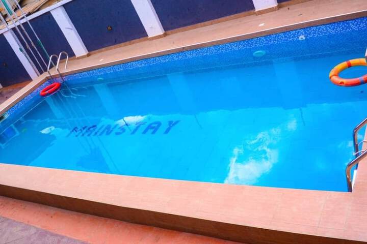 Pool 13 of 16