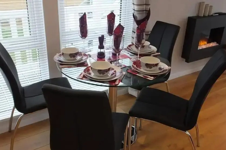Dining 9 of 10