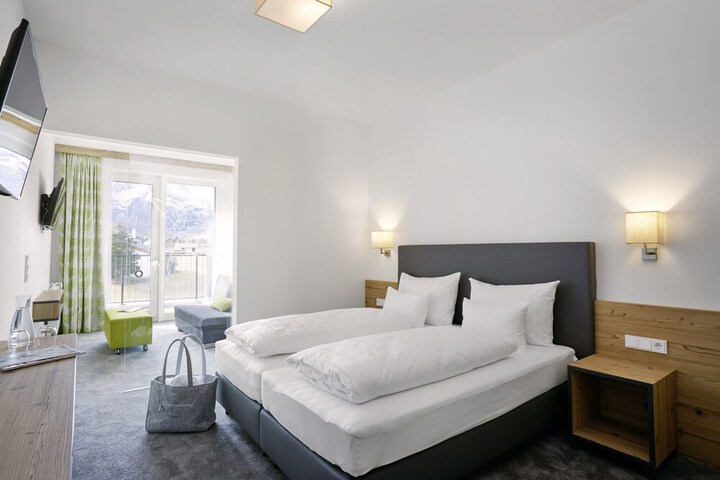 Room 5 of 37