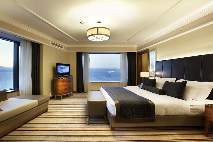 Room 3 of 75