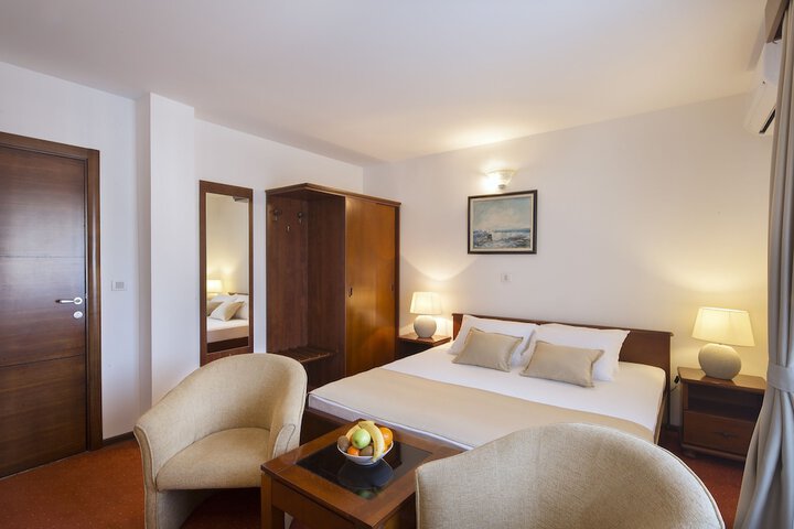 Room 32 of 95