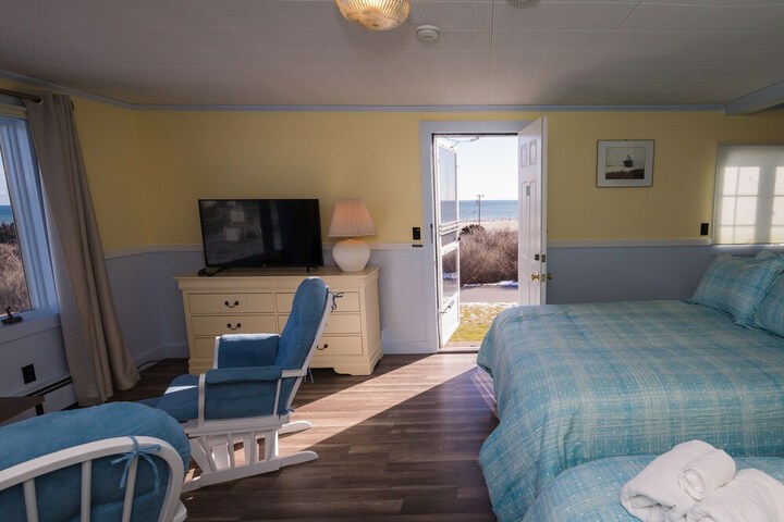 Room 6 of 30