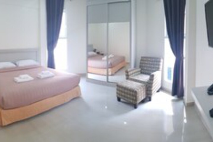 Room 12 of 27