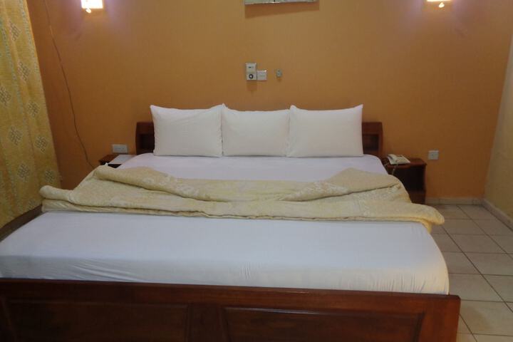 Room 3 of 36