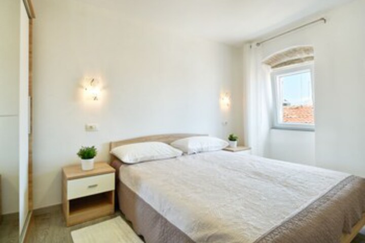Room 144 of 306