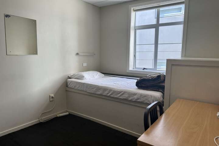 Room 22 of 106