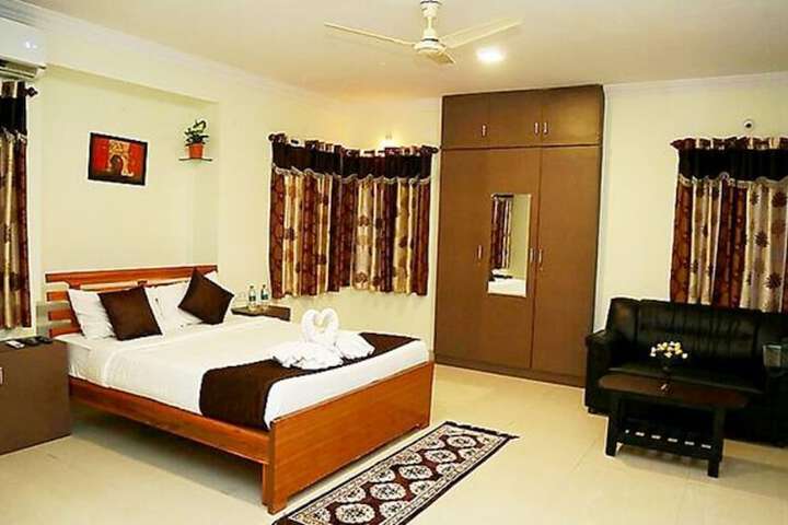 Room 4 of 17
