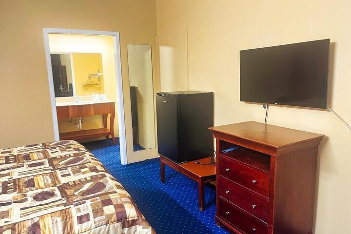 Room 10 of 24