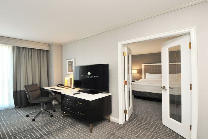 Room 34 of 90
