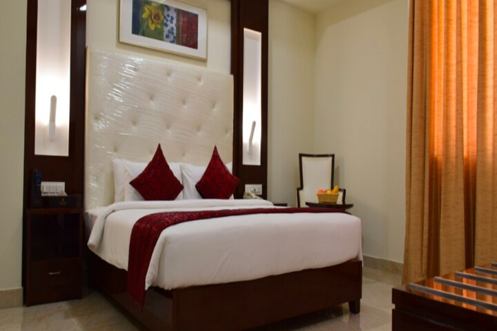 Room 8 of 28