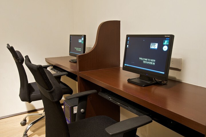Business Center 28 of 32