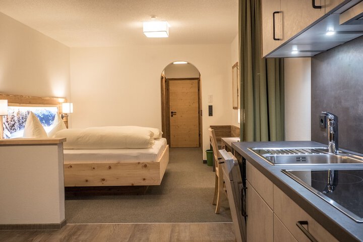 Room 27 of 102