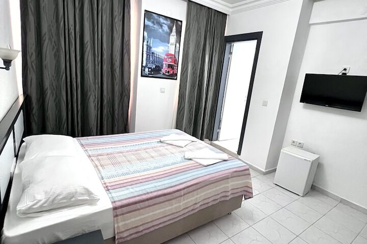 Room 3 of 89