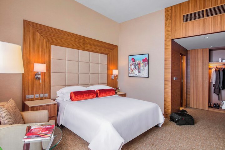Room 14 of 142
