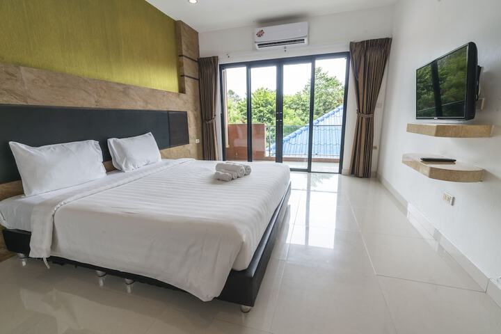 Room 3 of 140