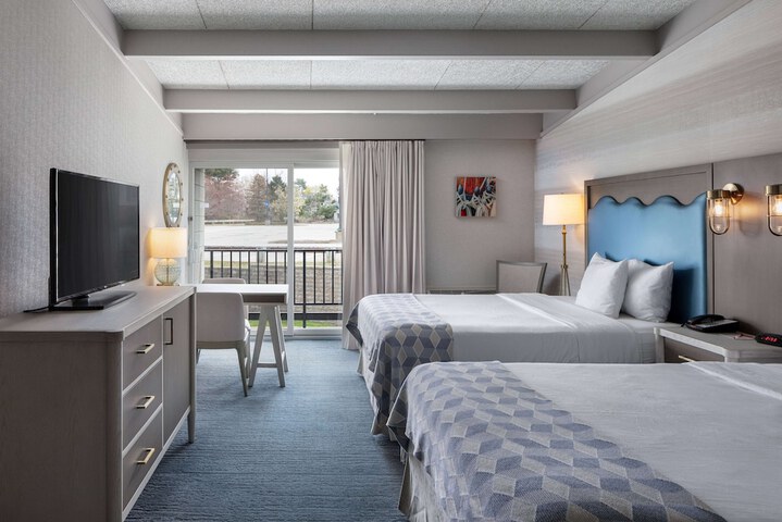 2 Queen Beds Deluxe Room (3 of 9)