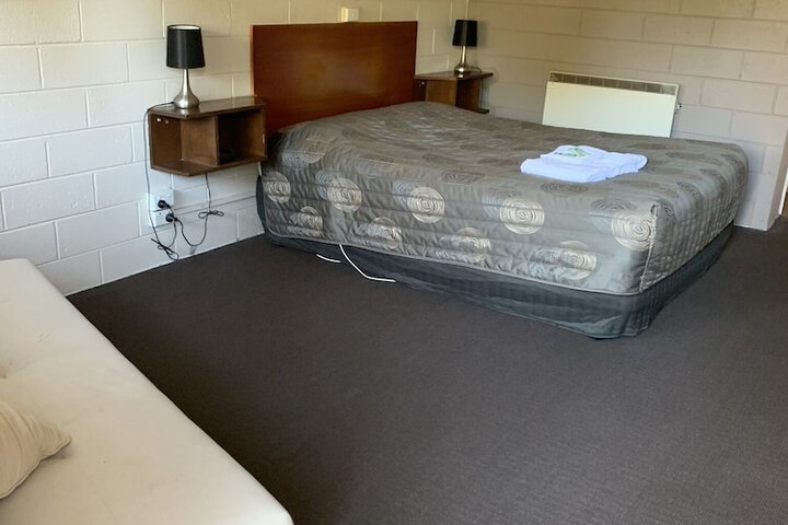 Room 7 of 14