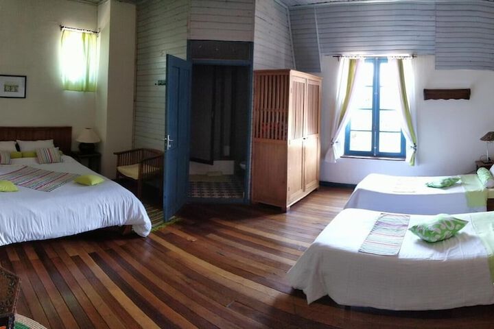 Room 7 of 33