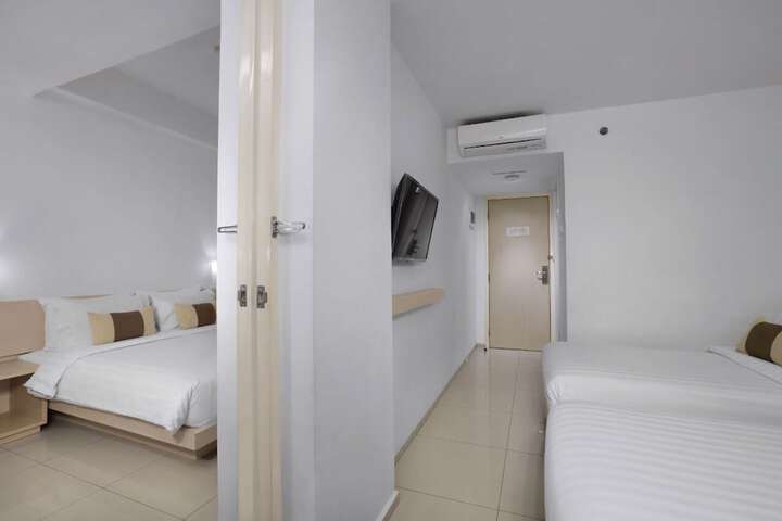 Room 4 of 15