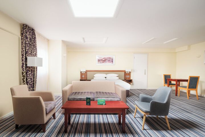 Room 28 of 71
