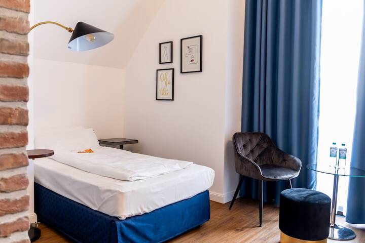Room 5 of 37