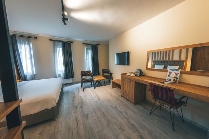 Room 32 of 60