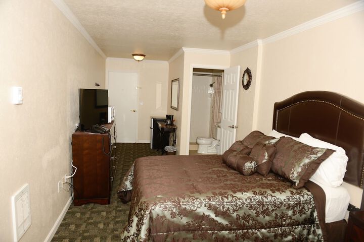 Room 4 of 28