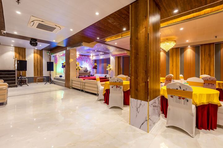 Ballroom/Hall 42 of 45