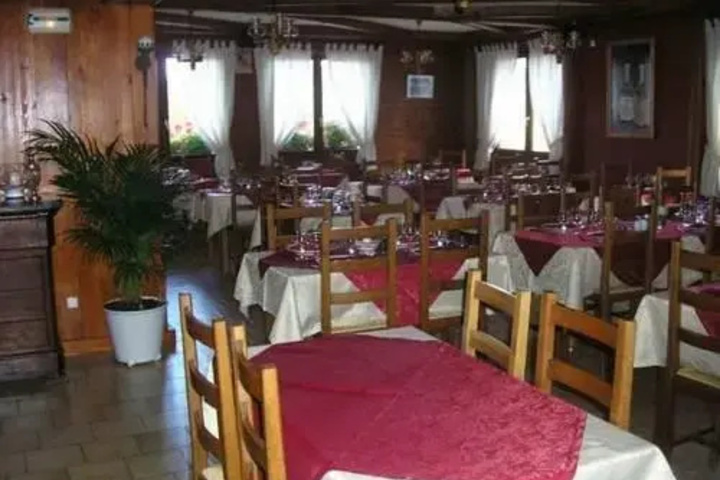 Dining 9 of 9