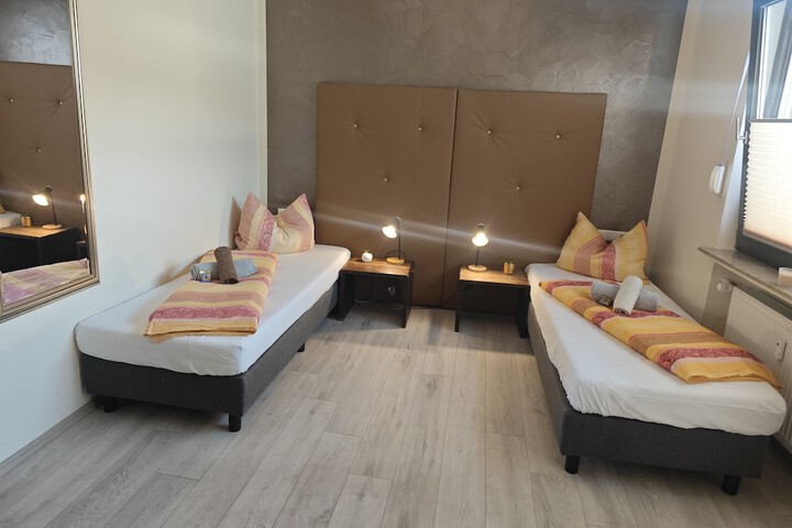 Room 6 of 16